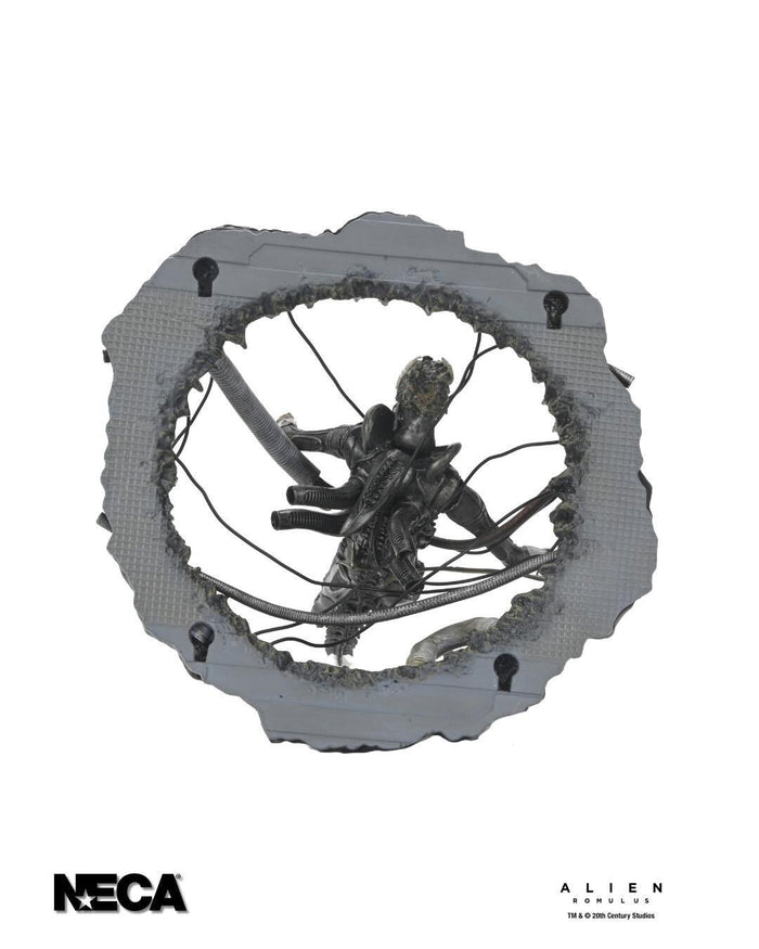 Alien: Romulus Deluxe 7 Inch Scale Ultimate Action Figure - Suspended Lab Xenomorph XX121