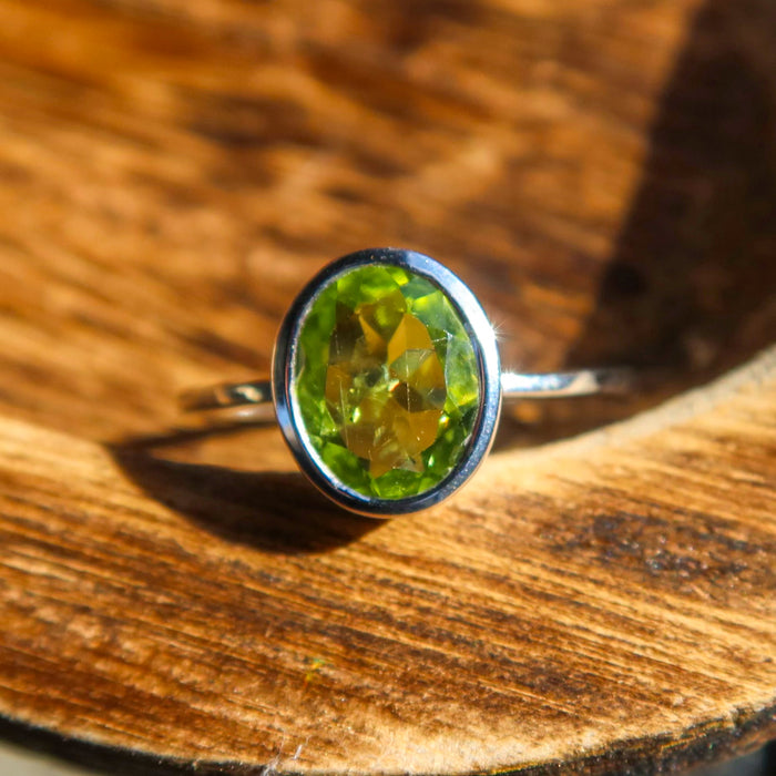 Faceted Oval Peridot 925 Sterling Silver Ring | Unique Jewelry