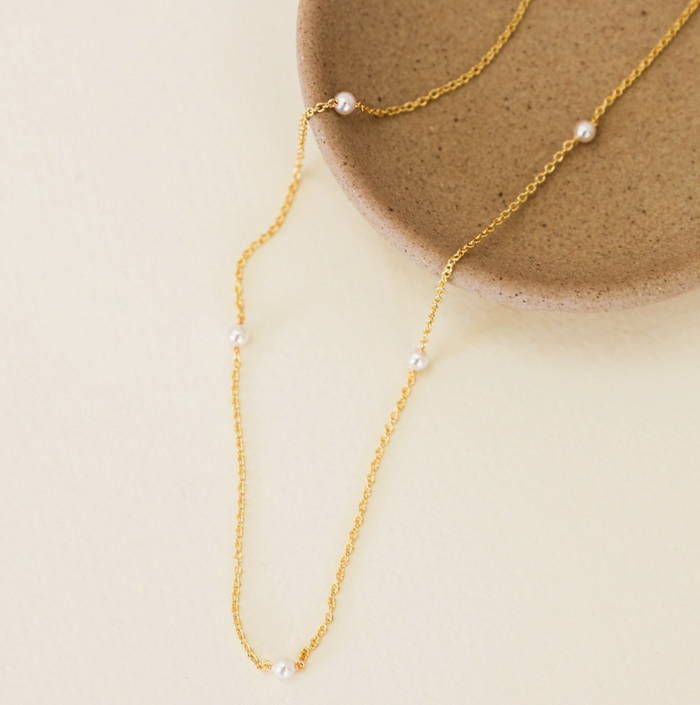 JaxKelly Dainty Pearl Station Necklace