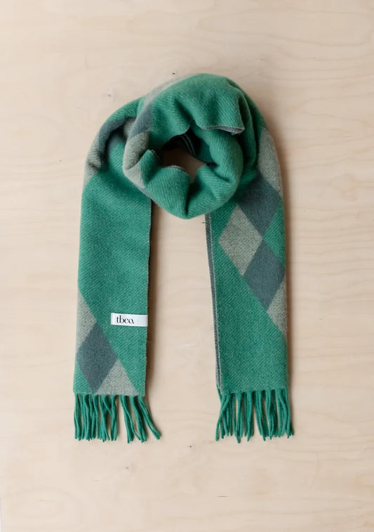 LAMBSWOOL OVERSIZED SCARF GREEN DIAMON JACQUARD