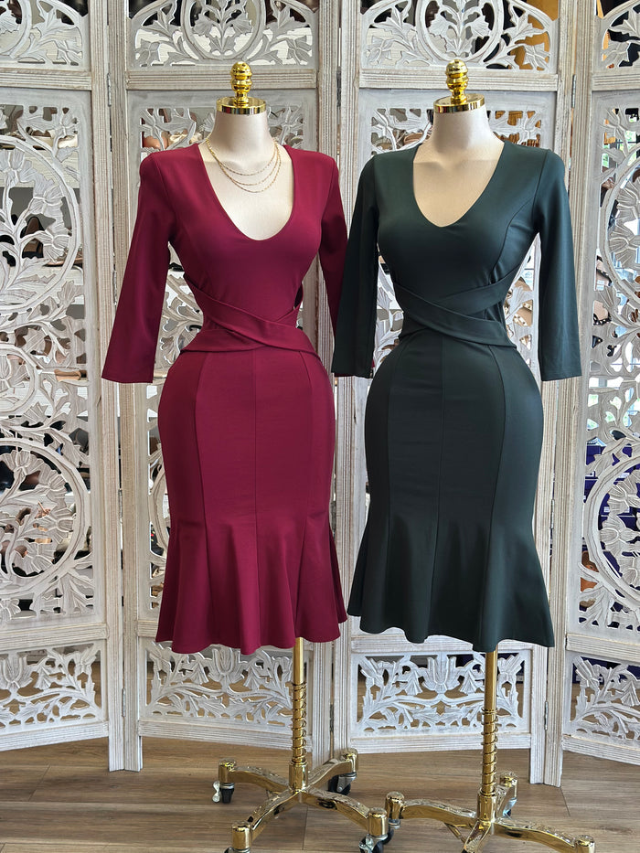 Oval Neck Half Sleeve Midi Dress-Estira Poco , Slightly Stretchy
