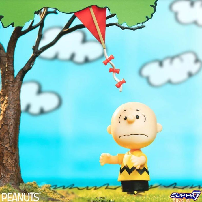 Peanuts Reaction Action Figure - Charlie Brown and The Kite-Eating Tree (Diorama Box)
