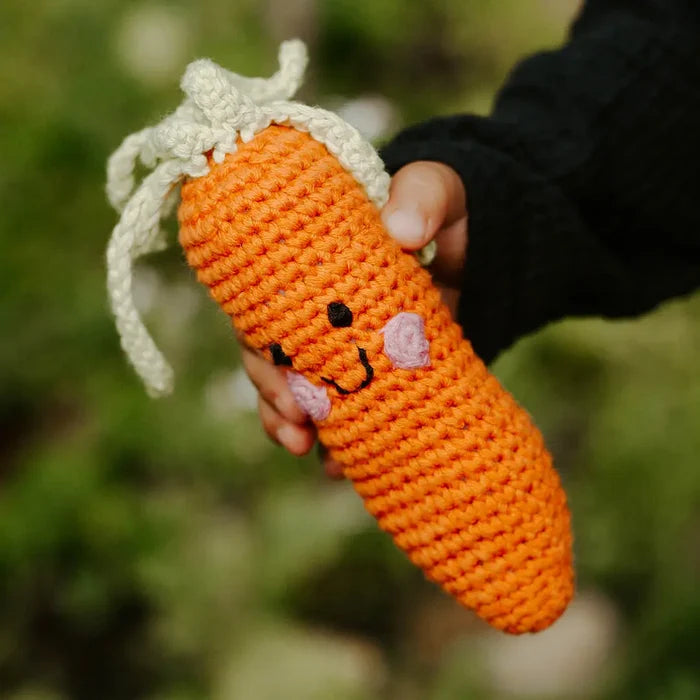 PEBBLE CARROT RATTLE